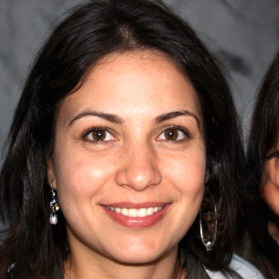 María González, Analista Financiera